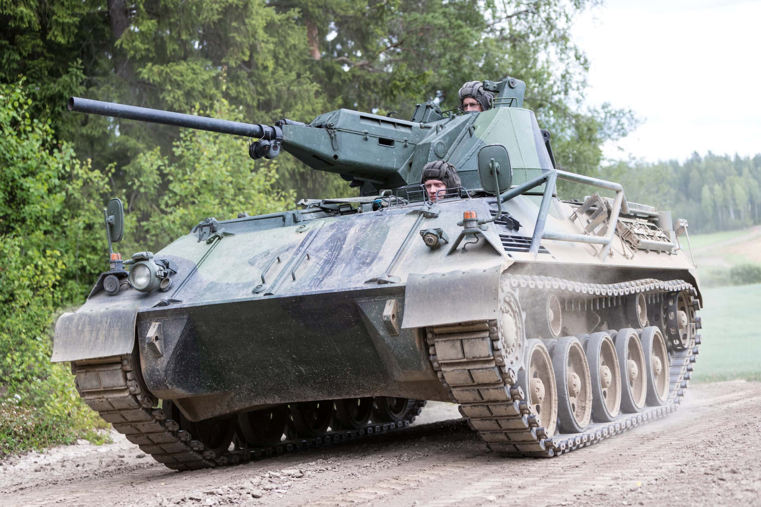Saurer rynnäkköpanssarivaunulla toimintaa Mil-safarit Pornainen