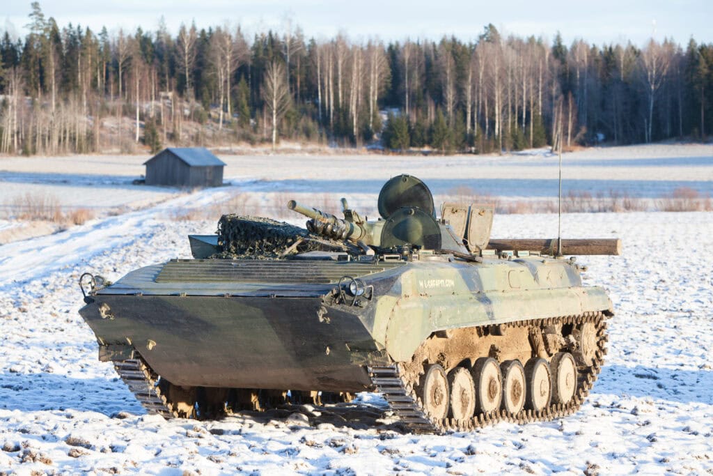 BMP-1 ajelua talvimaisemissa Mil-safarit Pornainen
