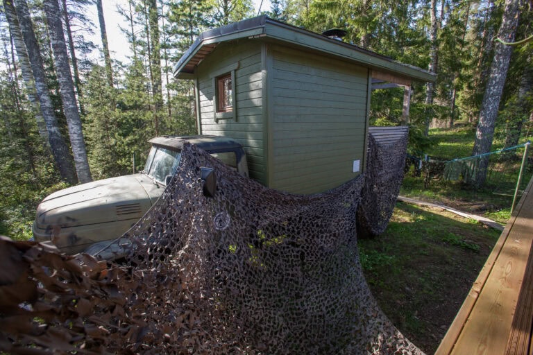 Zil-131 maastokuorma-auto, jonka lavalla tehty sauna Mil-safarit Pornainen