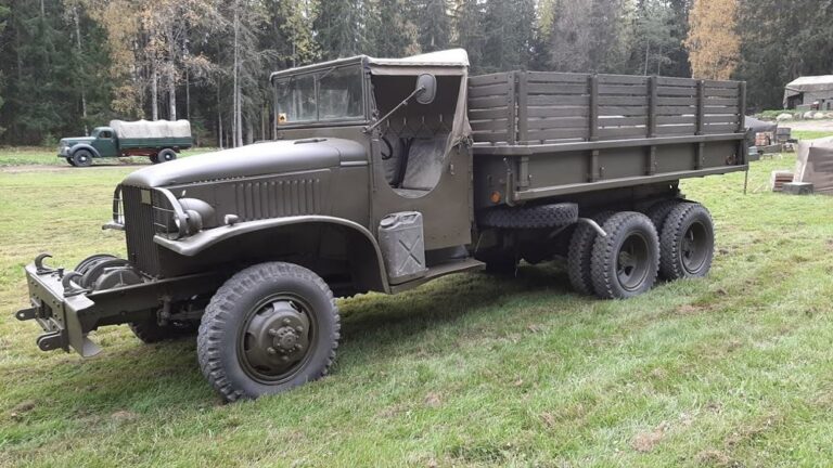 GMC CCKW -43 ajettu pellolle kuvia varten Mil-safarit Pornainen