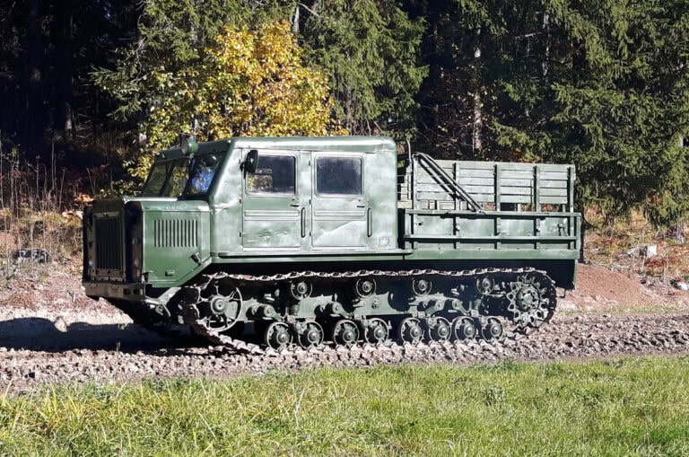 AT-S ajelua peltotiellä Mil-safarit Pornainen
