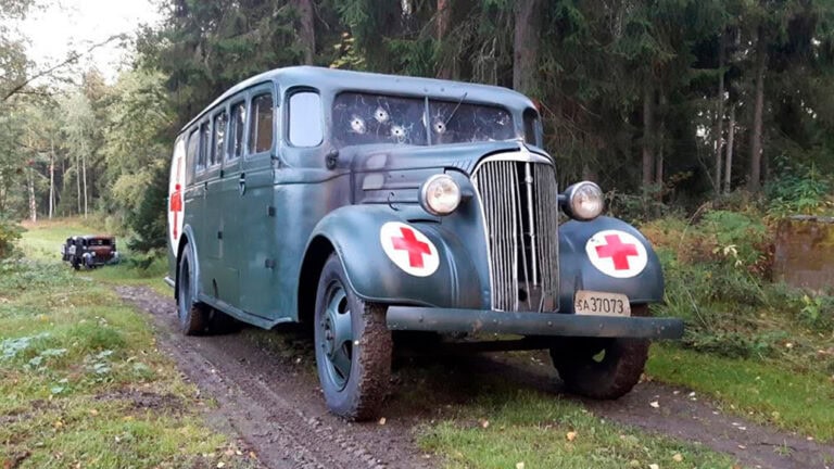 Aku Louhimiehen Tuntematon Sotilaassa näytellyt Chevrolet ambulanssi -37 Mil-safarit Pornainen