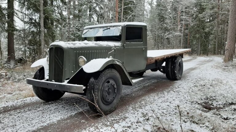 Citroen T-45 -40 ajossa jäisellä metsätiellä Mil-safarit Pornainen