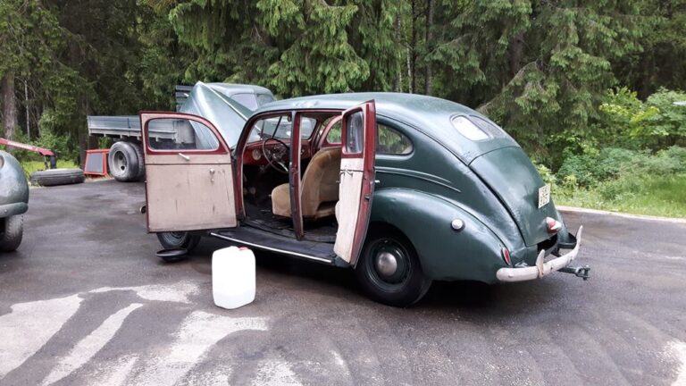 Ford Deluxe huollossa elokuva hommia varten Mil-safarit Pornainen