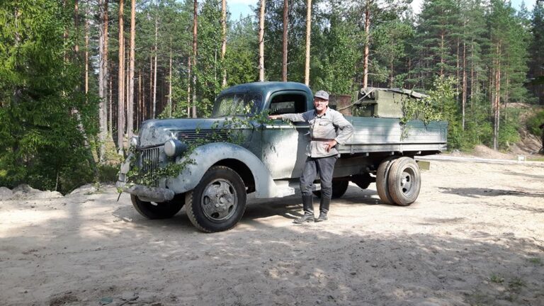 Mil-safareiden Ford 098T Tuntematon Sotilas elokuvan kuvauksissa.