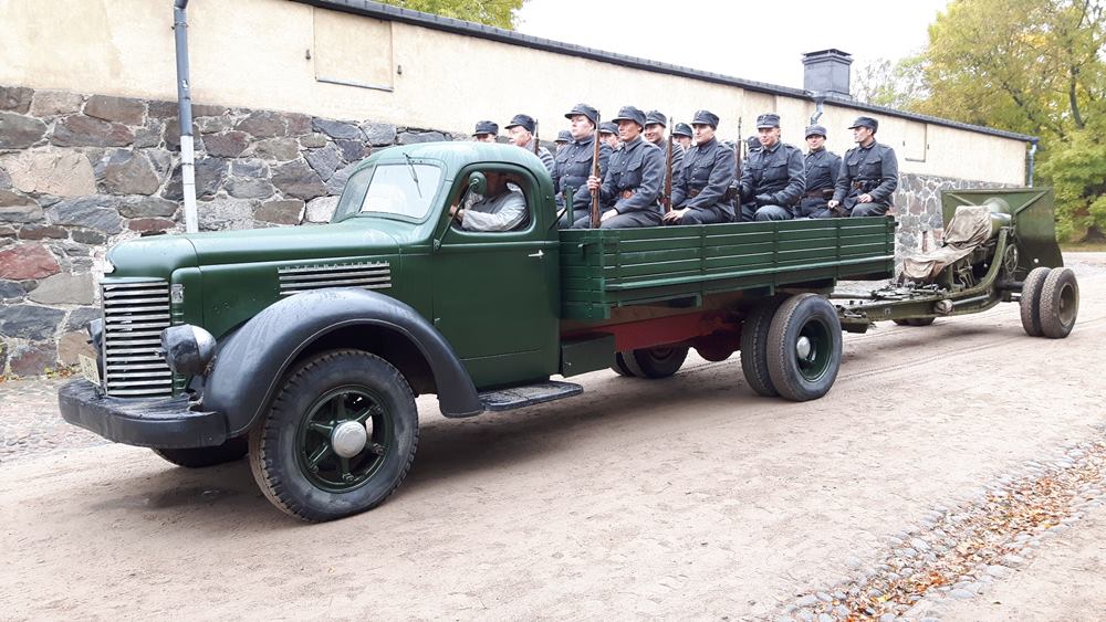 International -40 luvun kuorma-auto Tuntematon Sotilas kuvauksissa Mil-safarit Pornainen